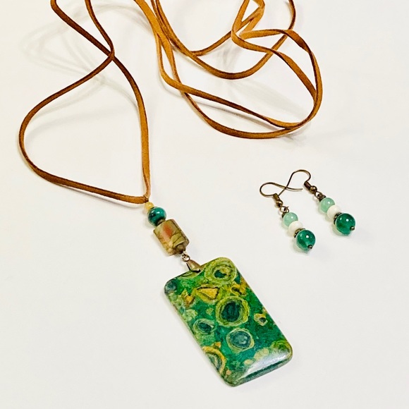 JK Designs Jewelry - AMAZON NIGHTLIFE Green Ghost Jasper Necklace with Small Lightweight Earrings